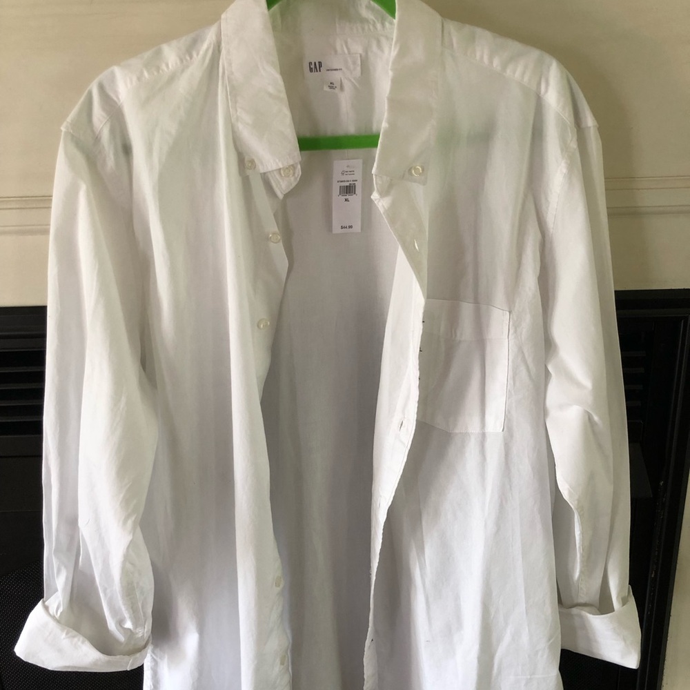 GAP untucked shirt size XL New with tags 20$